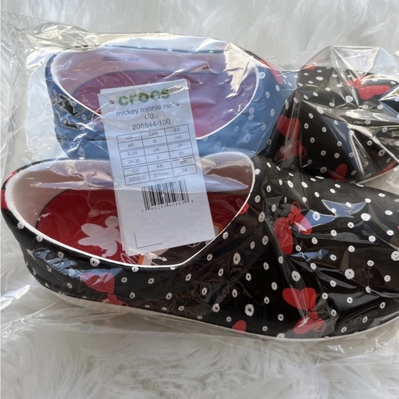 🆕Crocs Minnie Mouse Red Bow Polka Dot Print Women’s Size 5 Removable Insole - Picture 3 of 13